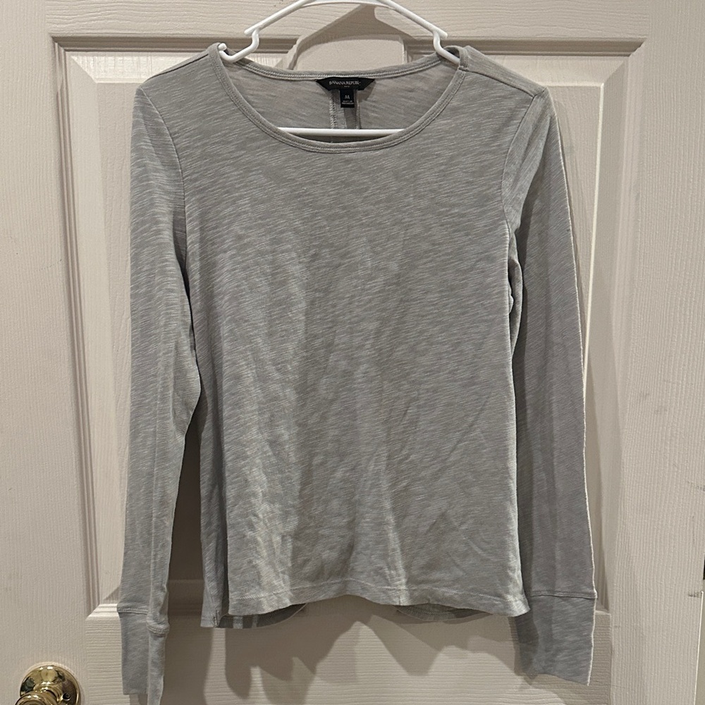 Banana Republic Light Gray Long Sleeve Gap/Twist Back Tee